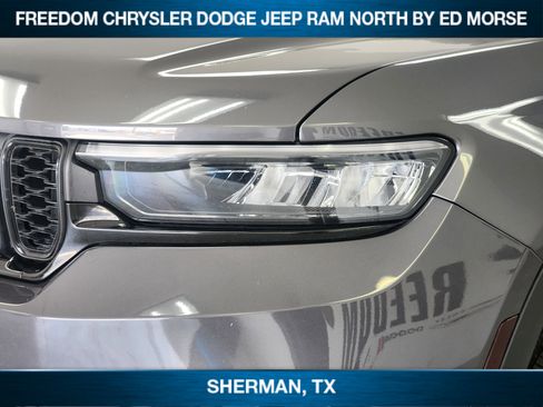 Used 2023 Jeep Grand Cherokee Altitude RWD image 5