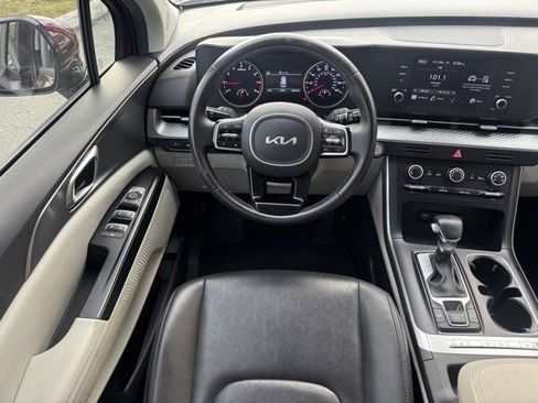Used 2022 Kia Carnival LX image 12