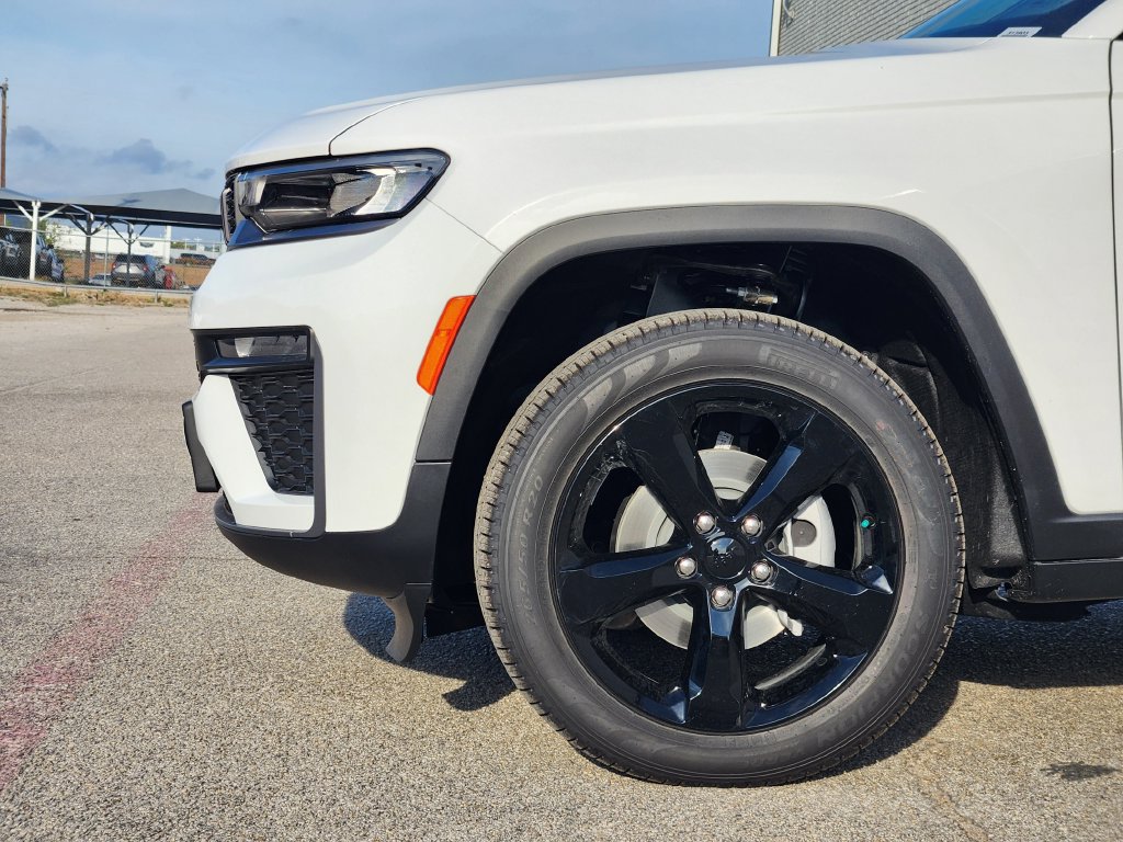 New 2026 Jeep Grand Cherokee Limited w/ Limited Altitude Package AWD/4WD image 6