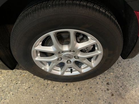 Used 2024 Chrysler Pacifica Touring-L image 32