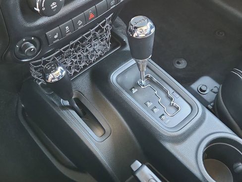 Used 2017 Jeep Wrangler Unlimited Rubicon image 22