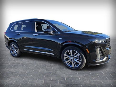 Certified 2025 Cadillac XT6 Premium Luxury image 3