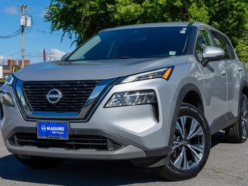 Used 2022 Nissan Rogue SV image 1