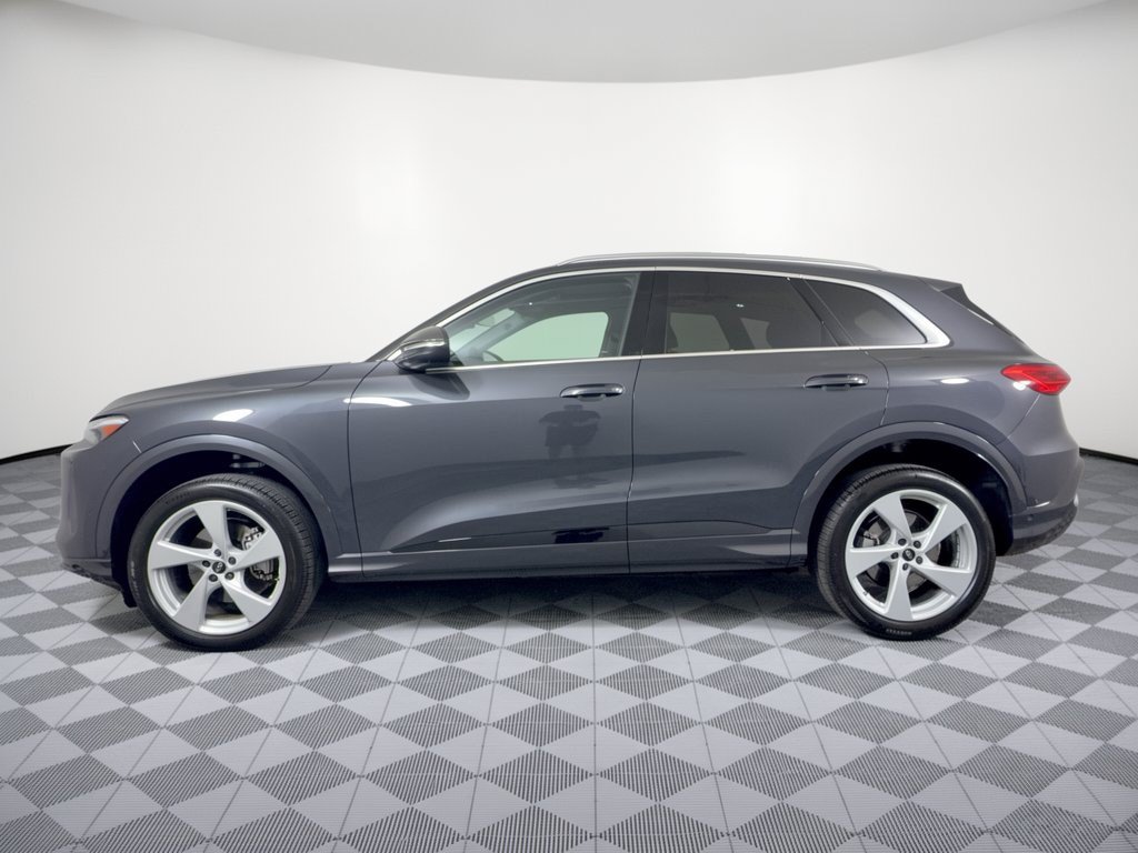 Certified 2026 Audi Q5 Premium AWD/4WD image 2