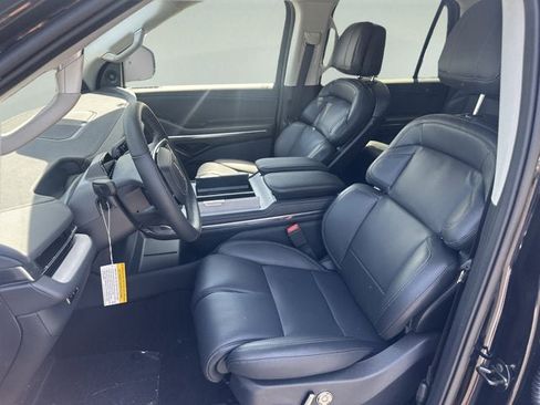 New 2026 Lincoln Navigator Premiere AWD/4WD image 10
