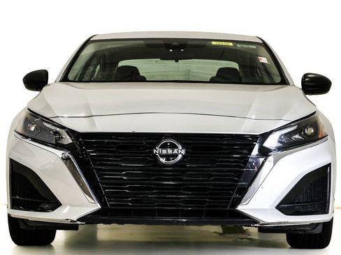 Used 2024 Nissan Altima 2.5 SV FWD image 2