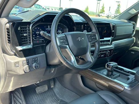 Used 2023 Chevrolet Silverado 1500 LT Trail Boss w/ LT Trail Boss Premium Package AWD/4WD image 7