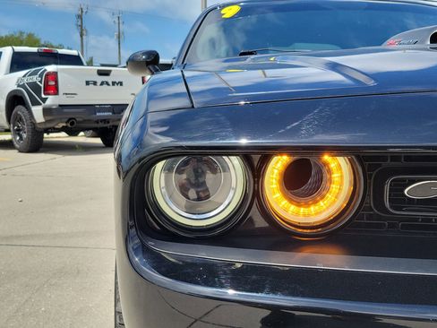 Used 2019 Dodge Challenger R/T Scat Pack w/ Shaker Package RWD image 7