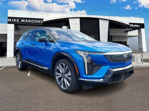 New 2025 Cadillac Optiq Luxury 2 image 2