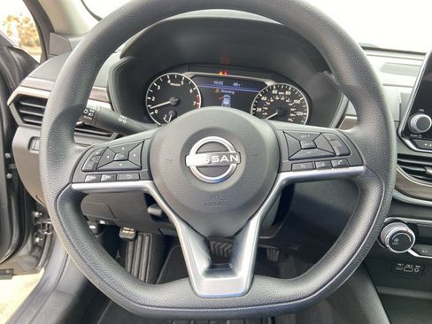 Used 2024 Nissan Altima 2.5 SV image 34