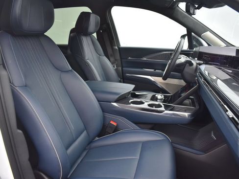 Used 2025 Cadillac Escalade IQ Luxury 2 w/ LPO, Premium Carpet Package AWD/4WD image 33