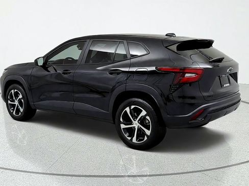 Used 2024 Chevrolet Trax RS FWD image 3