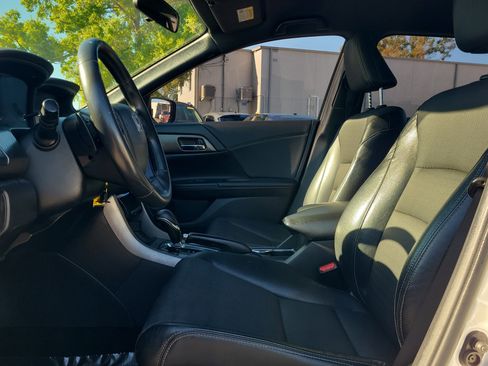 Used 2017 Honda Accord Sport image 21