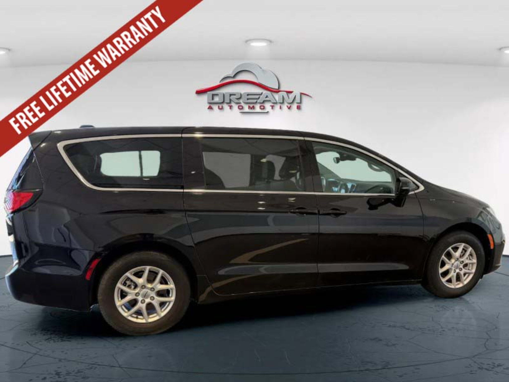Used 2024 Chrysler Pacifica Touring-L FWD image 25
