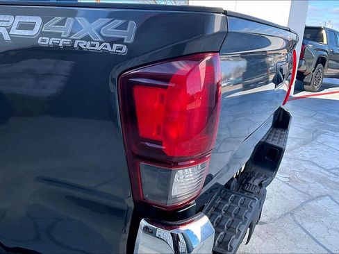 Used 2018 Toyota Tacoma TRD Off-Road image 20