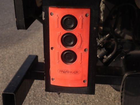 Used 2017 Ford F550 2WD Regular Cab Super Duty image 10