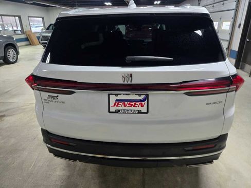 Certified 2025 Buick Enclave Preferred image 5