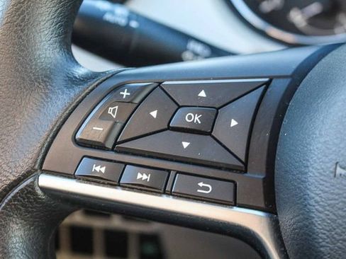 Used 2018 Nissan Rogue Sport SV image 32