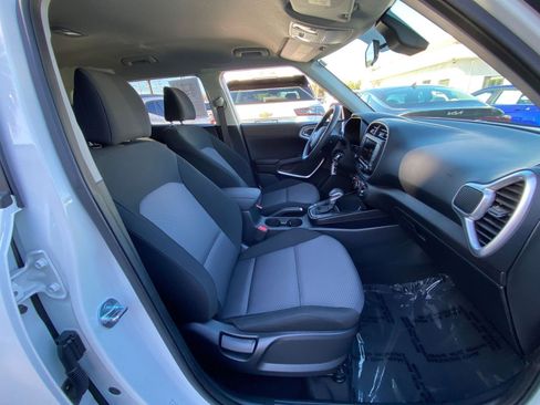 Used 2025 Kia Soul LX w/ LX Technology Package image 24