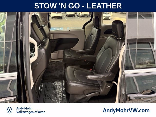 Used 2024 Chrysler Pacifica Touring-L FWD image 16