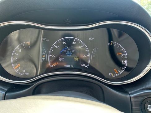 Used 2019 Jeep Grand Cherokee Limited AWD/4WD image 12