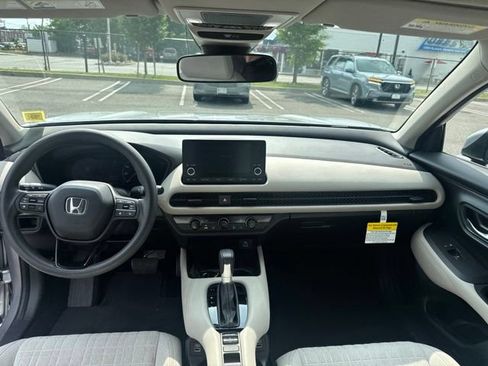 Used 2023 Honda HR-V LX image 15