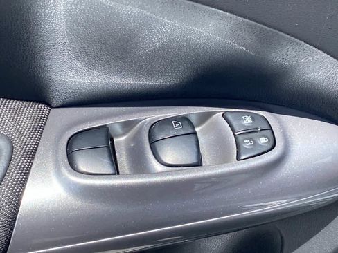 Used 2011 Nissan Juke SV AWD/4WD image 13