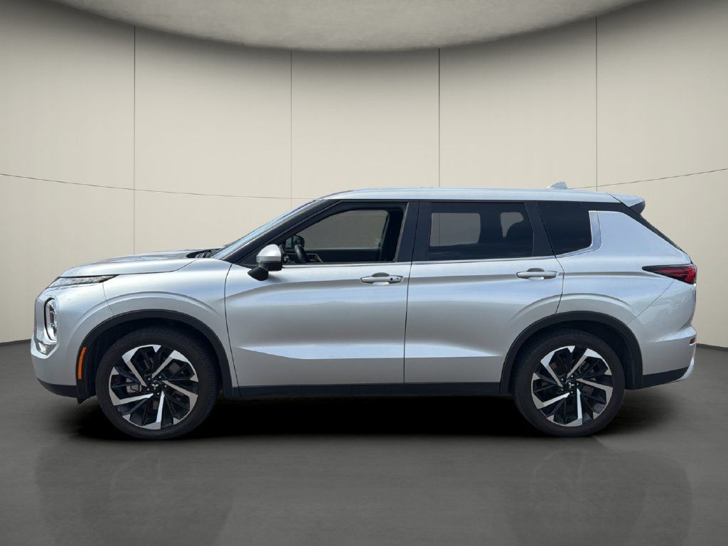 Used 2024 Mitsubishi Outlander FWD image 4