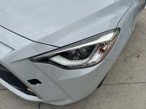 Used 2020 Toyota Yaris XLE image 11