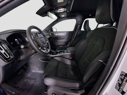 Certified 2023 Volvo XC40 B5 Plus w/ Protection Package Premier AWD/4WD image 21