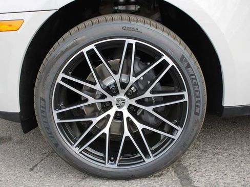 Used 2026 Porsche Macan image 29