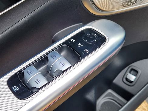 Used 2026 Mercedes-Benz GLC 300 4MATIC image 13