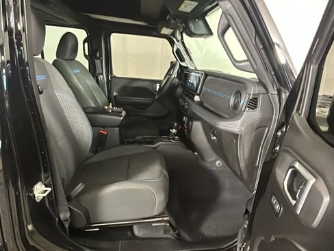 Used 2024 Jeep Wrangler Unlimited Rubicon 4xe AWD/4WD image 33