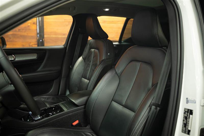 Used 2023 Volvo XC40 B4 Ultimate FWD image 11