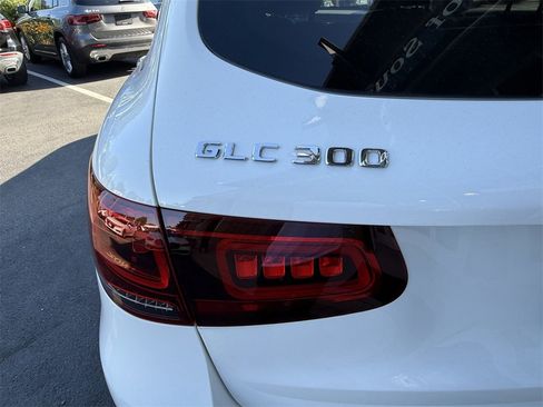 Certified 2022 Mercedes-Benz GLC 300 4MATIC image 38