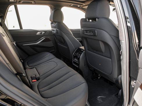 Used 2021 BMW X5 xDrive40i w/ Premium Package image 32