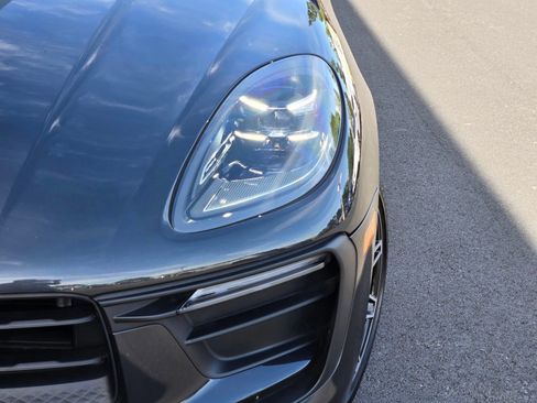 Certified 2025 Porsche Macan AWD/4WD image 12