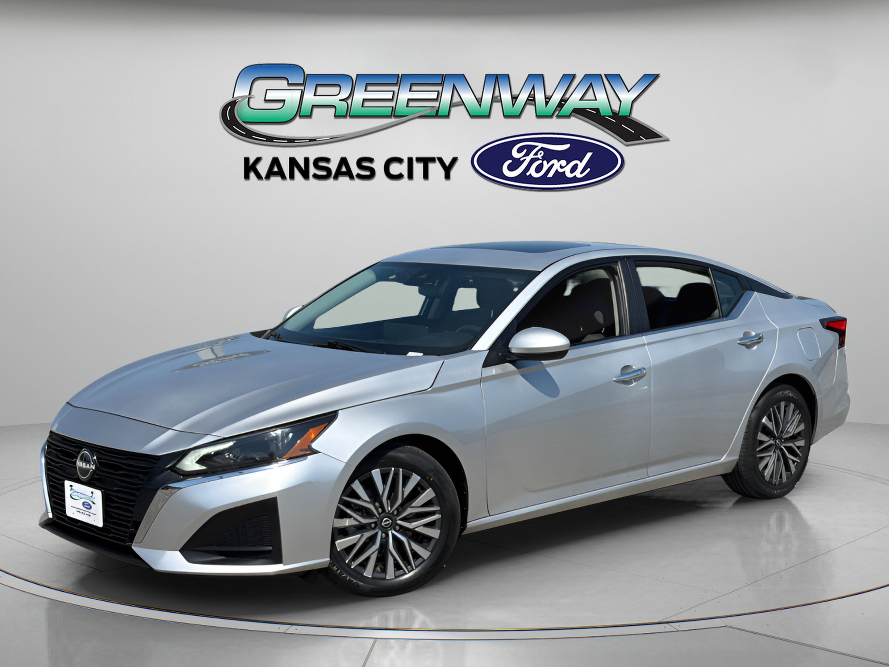 Used 2023 Nissan Altima 2.5 SV w/ SV Premium Package FWD image 3