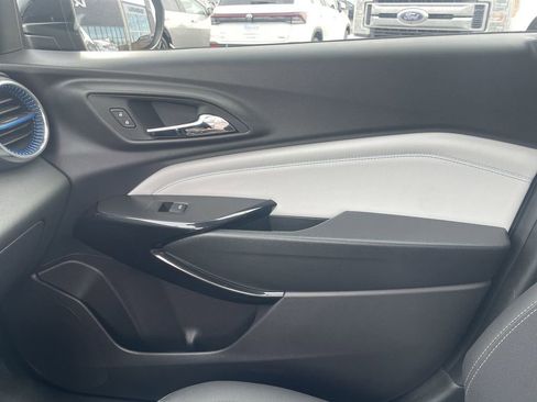 Used 2025 Chevrolet Trax LT w/ Driver Confidence Package image 20