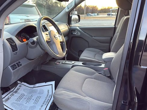 Used 2021 Nissan Frontier SV w/ Midnight Edition Floor Mats image 15