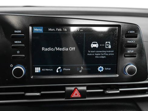 Used 2021 Hyundai Elantra SE w/ Cargo Package image 22