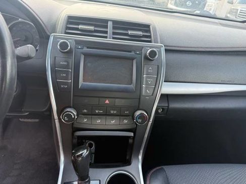 Used 2016 Toyota Camry SE image 12