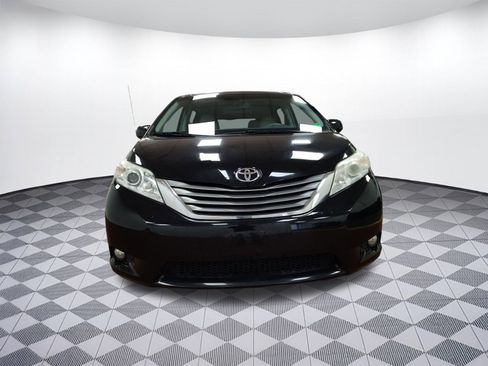 Used 2013 Toyota Sienna XLE image 5