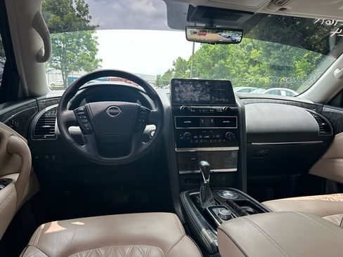 Used 2024 Nissan Armada Platinum w/ Captain's Chairs Package RWD image 12