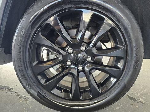 Used 2019 Jeep Grand Cherokee Altitude image 49