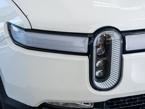 Used 2023 Rivian R1S Adventure image 17