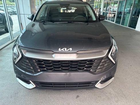 Used 2023 Kia Sportage LX FWD image 2