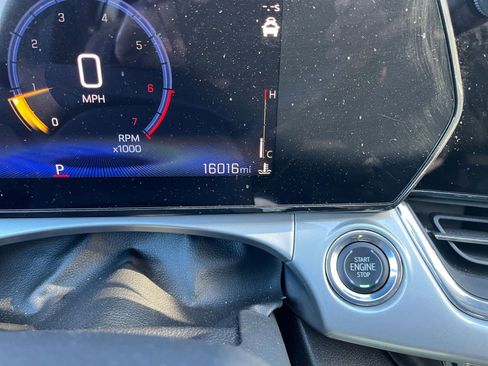 Used 2025 Chevrolet Trax LT w/ LT Convenience Package image 38