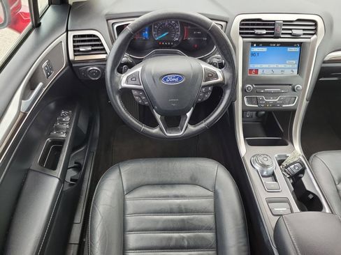 Used 2018 Ford Fusion SE w/ Fusion SE Technology Package FWD image 11