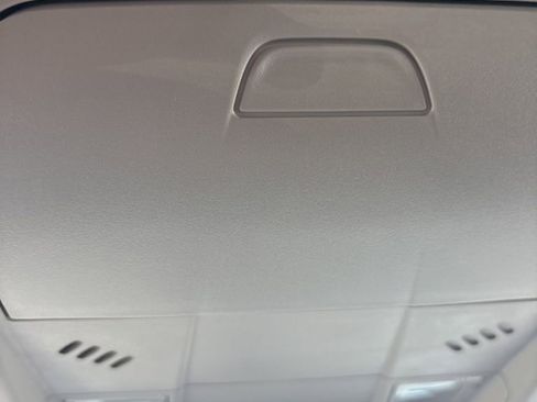 Used 2023 Chevrolet Equinox LT image 32